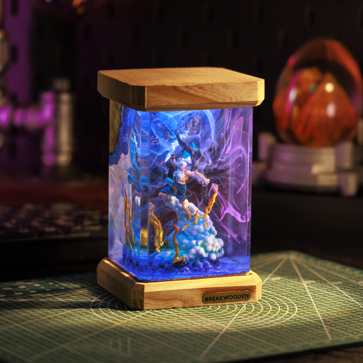 Zeus Marvel Resin Lamp