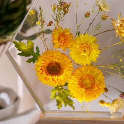 Golden Daisy Flower Resin Lamp