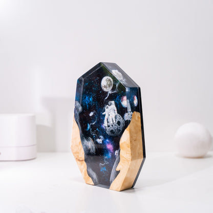 Astronauts in Galaxyspace Resin Lamp – Hexagon