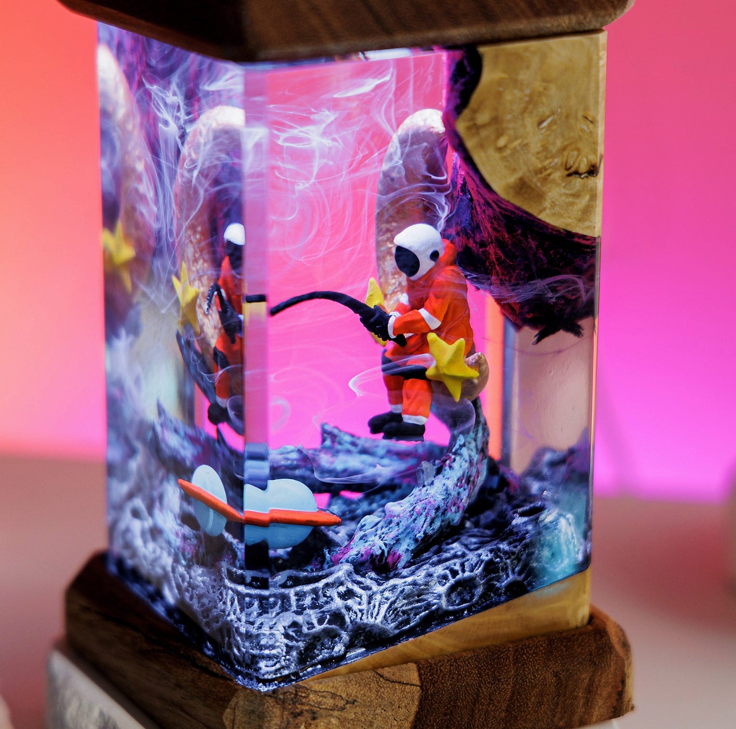 Astronaut on the Moon Resin Diorama Lamp 2