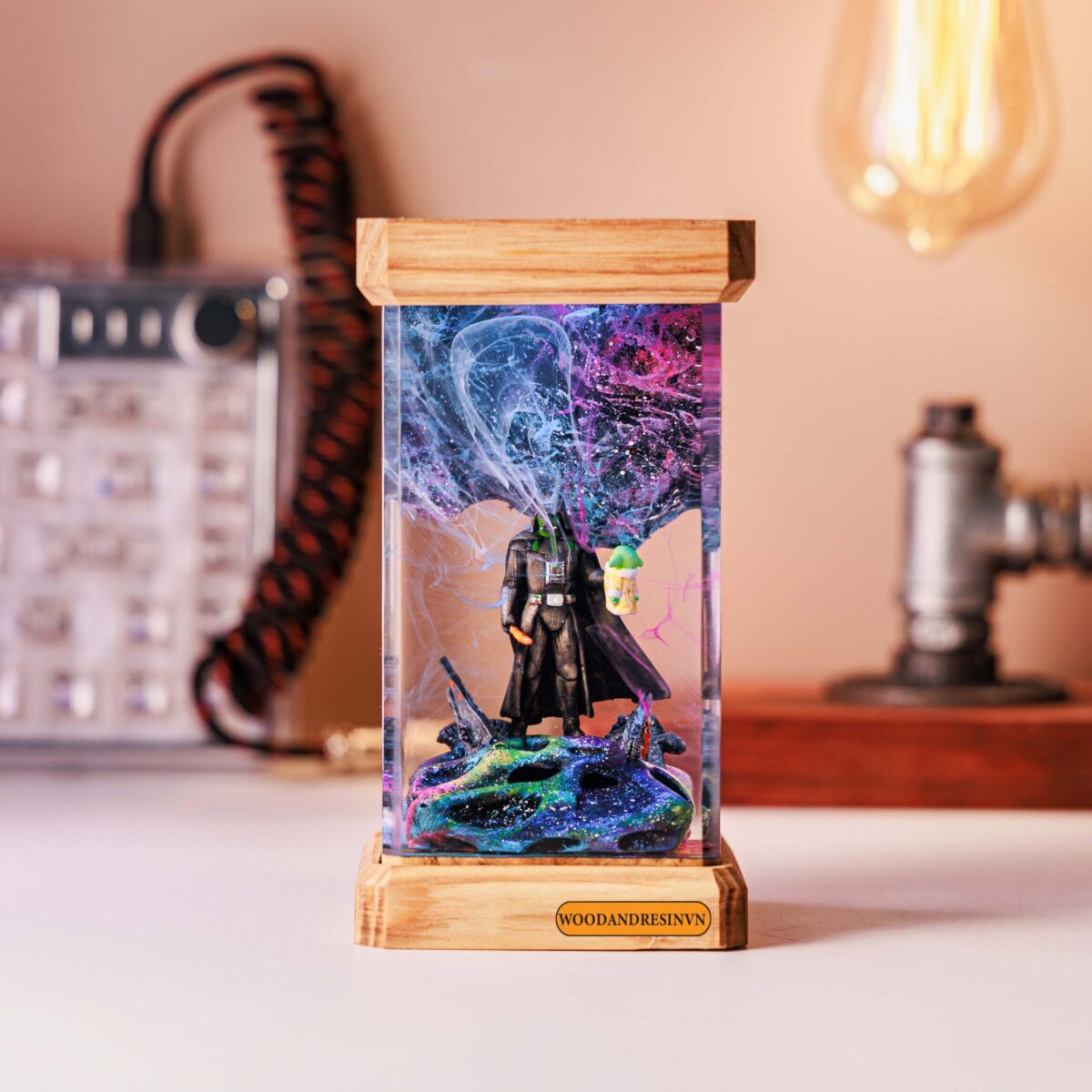 Primary Antagonist Resin Lamp