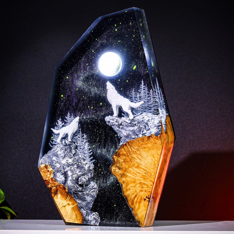 HUNTING MOON Howling Wolf Aurora Night Lamp