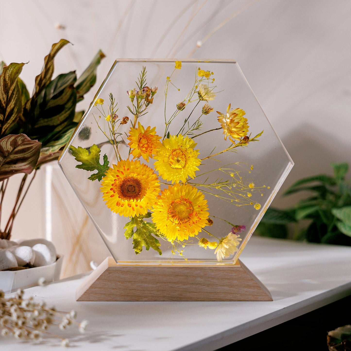 Golden Daisy Flower Resin Lamp