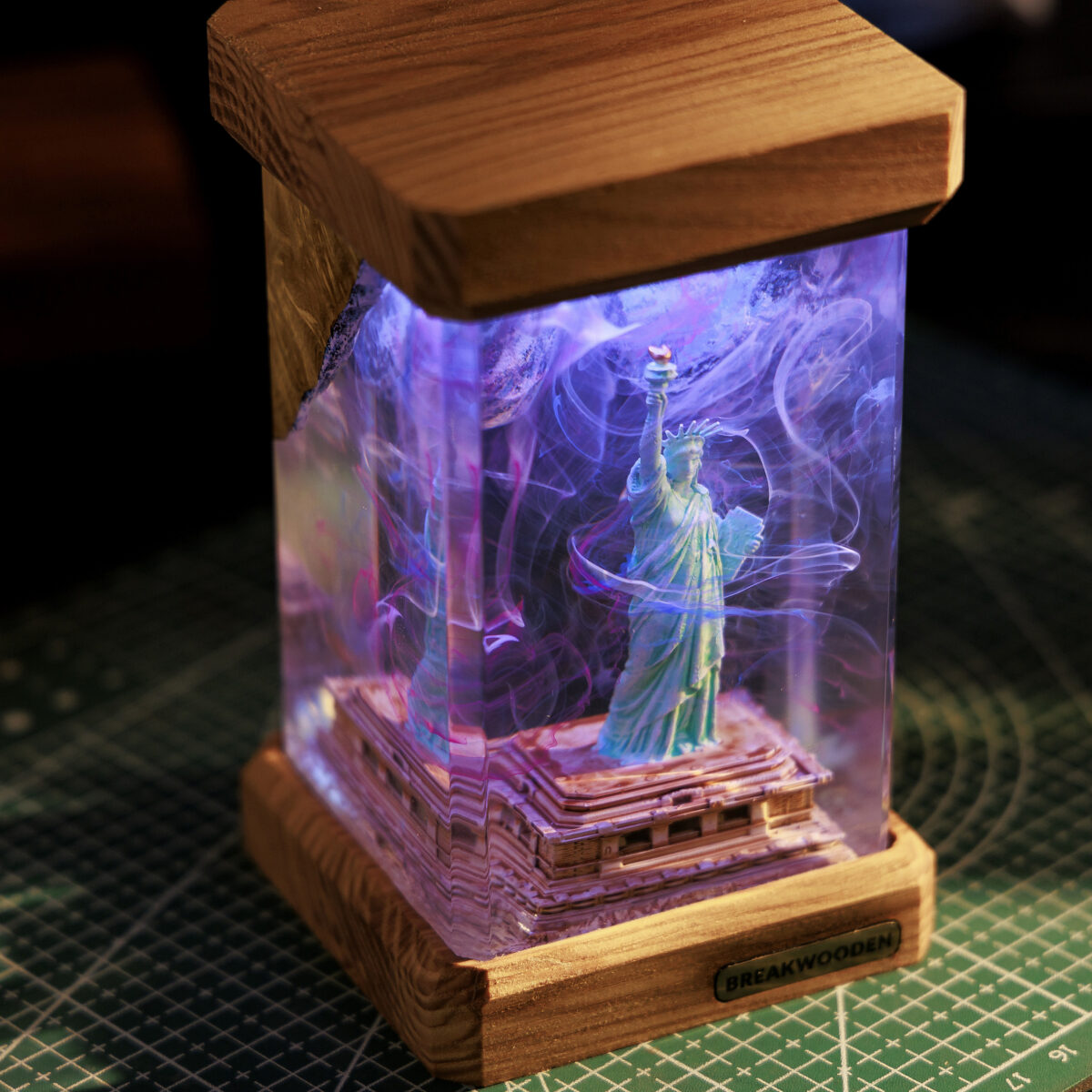 Statue Resin Lamp